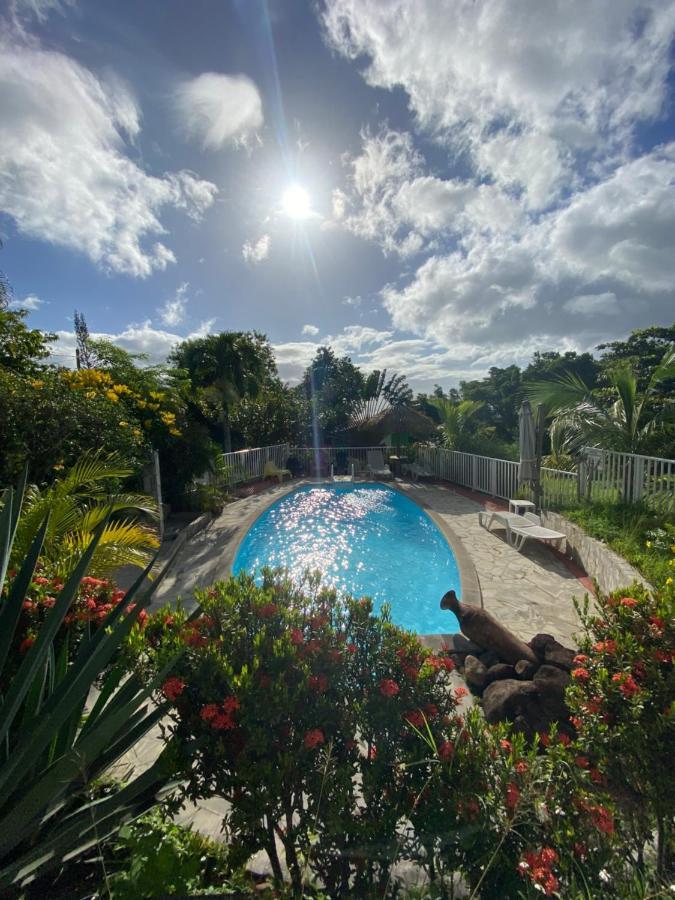 Grand Bungalow Avec Piscine Et Vue Mer Bouillante Zewnętrze zdjęcie